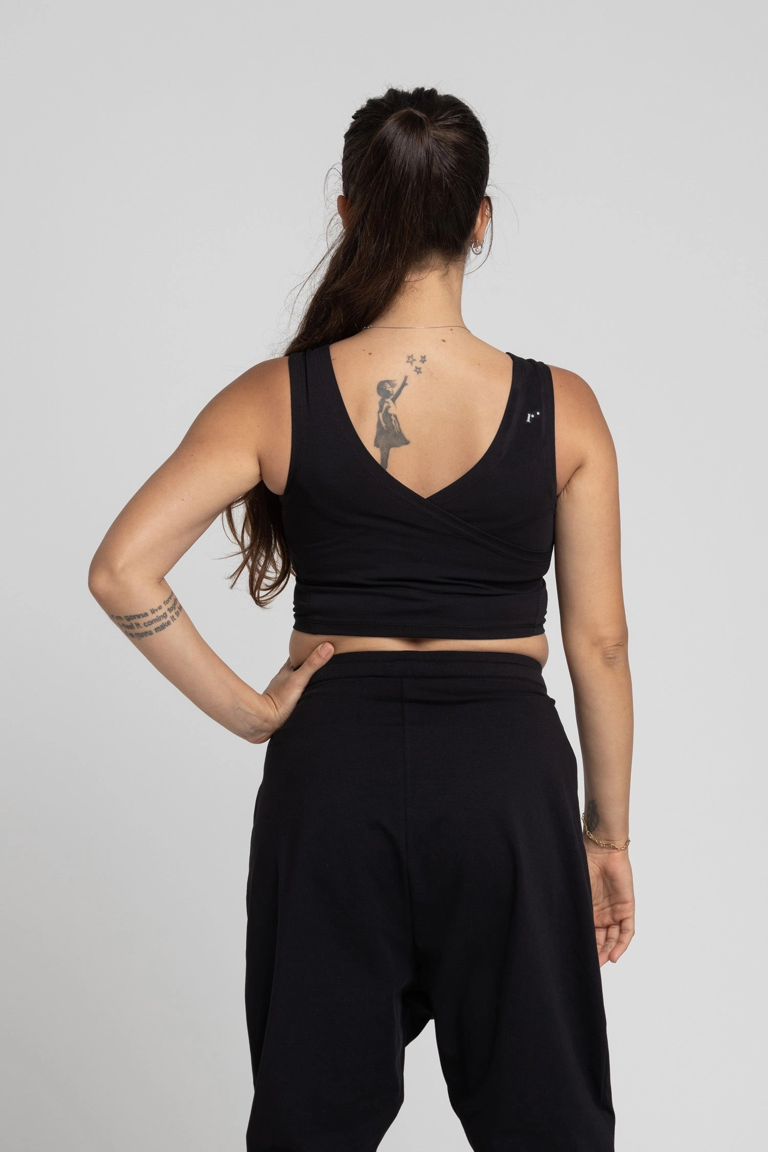 I'mPerfect V Back Cropped Tank Top 35%off