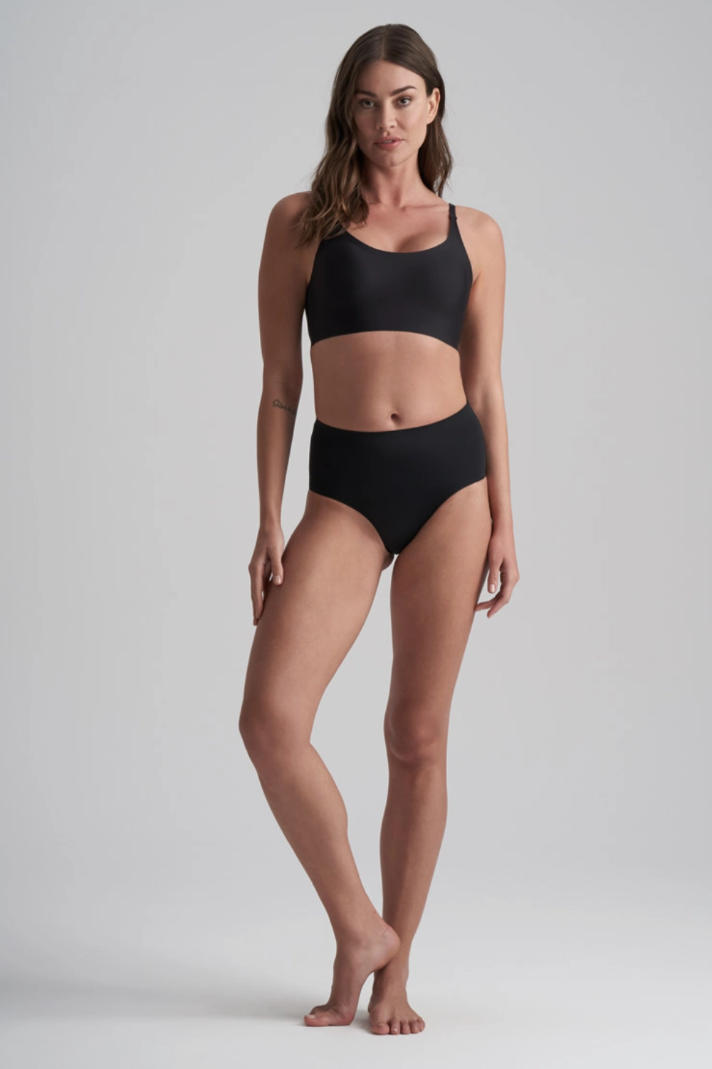 Round Neck Bra in Black