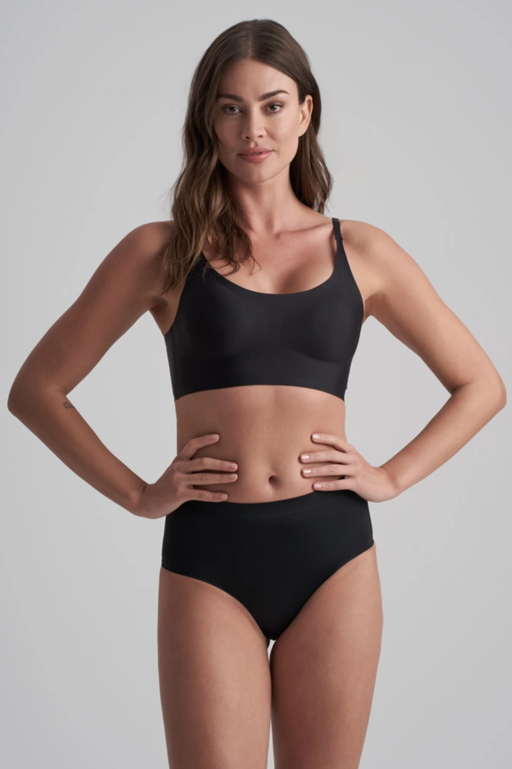 Round Neck Bra in Black