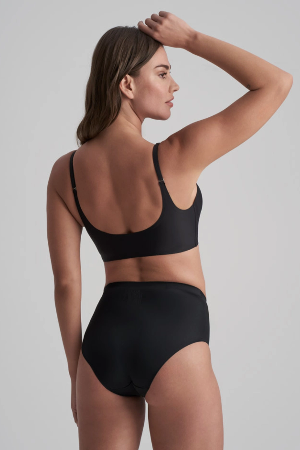 Round Neck Bra in Black